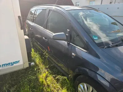 Gebraucht Opel Zafira 125 PS (91 kW) 2010 Blau Van / Kleinbus