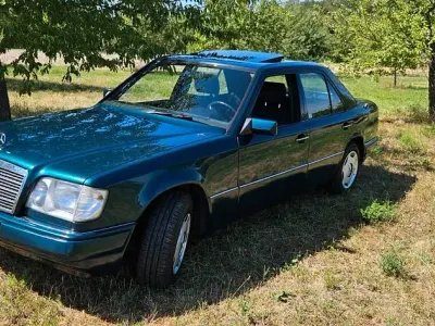 Gebraucht Mercedes E220 150 PS (110 kW) 1995 Grün Limousine