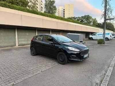 Gebraucht Ford Fiesta 80 PS (58 kW) 2014 Schwarz Kleinwagen