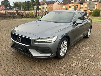 Osmium grey metallic / metalli Gebraucht 2021 Volvo V60 Momentum Kombi | 19.499 € (Guter Preis)