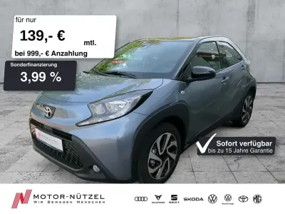 Neu Toyota Aygo X 72 PS (52 kW) 2025 Celestite grey (1k3)/ black mi SUV