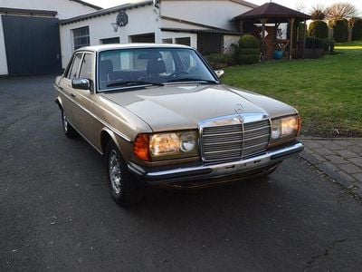 Gold Gebraucht 1979 Mercedes E300 Limousine | 11.900 €