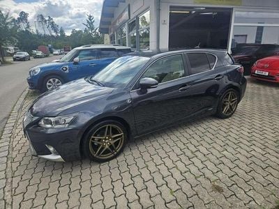 Lexus CT200h