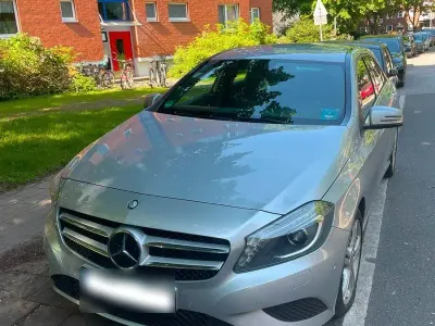 Gebraucht Mercedes A180 122 PS (89 kW) 2012 Silber Kleinwagen