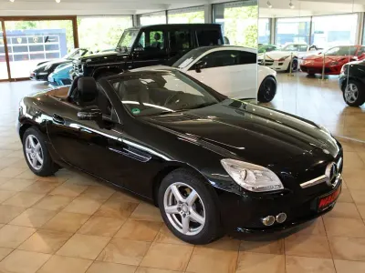 Second-hand Mercedes SLK200 184 CP (135 kW) 2012 Negru Cabrio