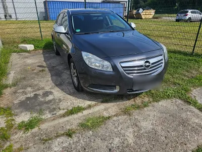 Gebraucht Opel Insignia 140 PS (102 kW) 2009 Schwarz Kombi
