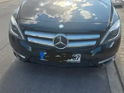 Gebraucht Mercedes B180 122 PS (89 kW) 2013 Schwarz Kleinwagen