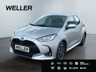 Gebraucht Toyota Yaris Hybrid Team 92 PS (67 kW) 2023 Silber Kleinwagen