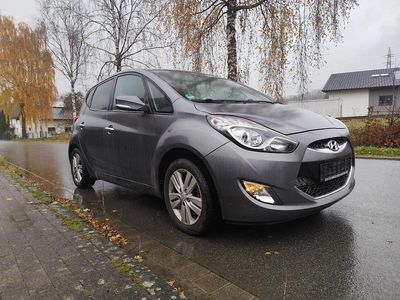 Gebraucht Hyundai ix20 125 PS (91 kW) 2011 Grau Kleinwagen