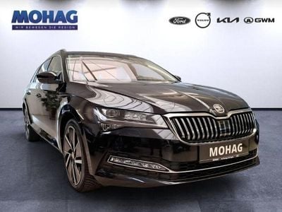 Usado Skoda Superb Style 150 HP (110 kW) 2023 Preto Carrinha