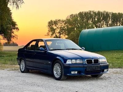 BMW 323