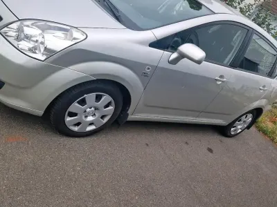 Gebraucht Toyota Corolla Verso 129 PS (94 kW) 2005 Silber Van / Kleinbus