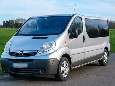 Gebraucht Opel Vivaro 114 PS (83 kW) 2012 Silber Van / Kleinbus