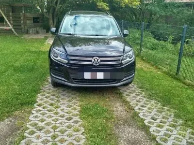 Gebraucht VW Tiguan Trendline 140 PS (102 kW) 2015 Schwarz SUV