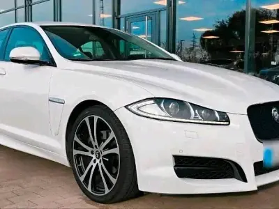 Gebraucht Jaguar XF R-Sport 190 PS (139 kW) 2013 Weiß Limousine