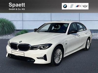 Gebraucht BMW 320e Sport Line 204 PS (150 kW) 2022 Alpinweiß uni Limousine