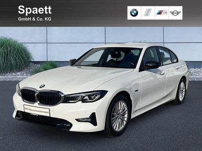 Alpinweiß uni Gebraucht 2022 BMW 320e Sport Line Limousine | 24.900 € (Fairer Preis)