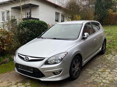Gebraucht Hyundai i30 Edition 109 PS (80 kW) 2011 Silber Limousine