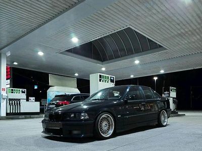 Brugt BMW 320 150 HK (110 kW) 1998 Sort Sedan