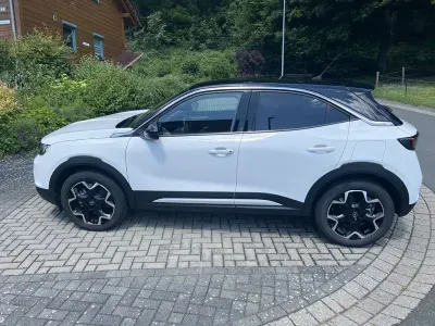 Gebraucht Opel Mokka-e Ultimate 100 kW (136 PS) 2023 Weiß SUV