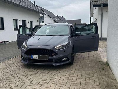 Usata Ford Focus ST 185 CV (136 kW) 2015 Grigio Station wagon