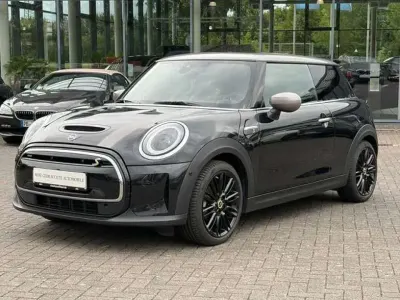 Gebraucht Mini Cooper 135 kW (184 PS) 2024 Midnight black ii (metallic) Kleinwagen