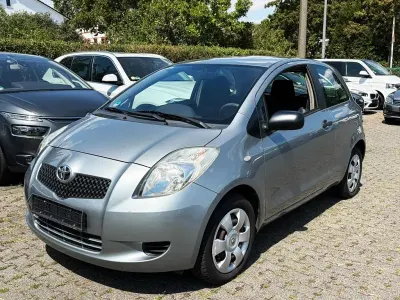 Gebraucht Toyota Yaris Cool 69 PS (50 kW) 2008 Silber Kleinwagen