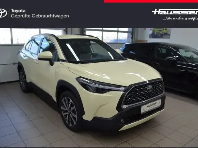 Gebraucht Toyota Corolla Cross Team 140 PS (102 kW) 2024 Taxifarbe elfenbein SUV