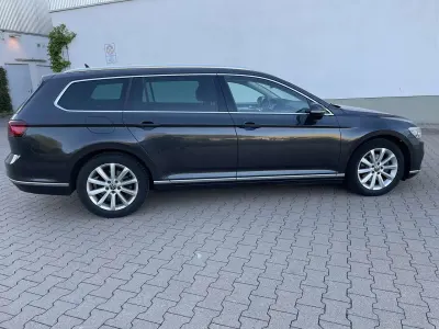 Gebraucht VW Passat Highline 150 PS (110 kW) 2021 Mangangrau metallic Kombi