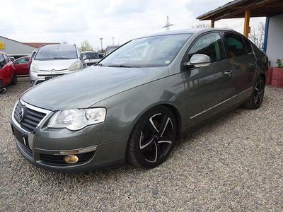 Second-hand VW Passat Sportline 150 CP (110 kW) 2005 Verde Berlinǎ