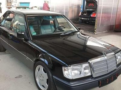 Gebraucht Mercedes E300 Sportline 220 PS (161 kW) 1991 Schwarz Limousine