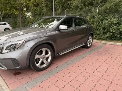 Gebraucht Mercedes GLA200 156 PS (114 kW) 2019 Grau SUV