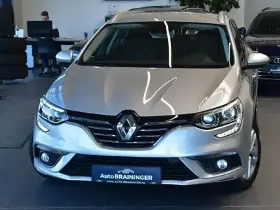Używany Renault Mégane Business 116 KM (85 kW) 2019 Srebrny Sedan/Limuzyna