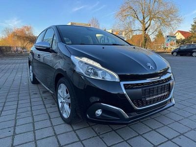 Gebraucht Peugeot 208 Signature Sky 82 PS (60 kW) 2019 Schwarz Kleinwagen