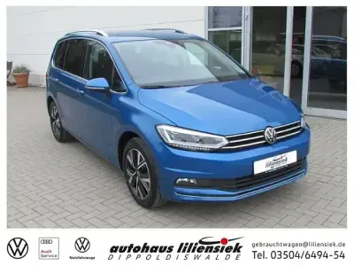 Second-hand VW Touran Highline 150 CP (110 kW) 2022 Albastru Monovolum