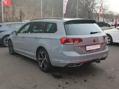 Gebraucht VW Passat R-line 200 PS (147 kW) 2023 Mondsteingrau Kombi