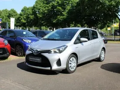 Gebraucht Toyota Yaris Comfort 100 PS (73 kW) 2016 Platinsilber metallic