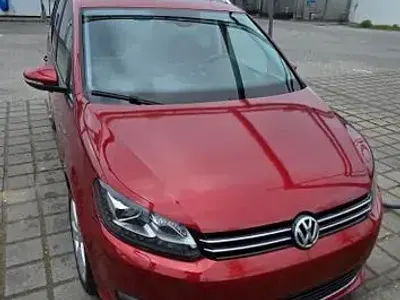 Gebraucht VW Touran Cup 140 PS (102 kW) 2015 Rot Van / Kleinbus