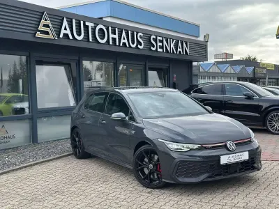 Gebraucht VW Golf VIII GTI 265 PS (194 kW) 2025 Grau Limousine
