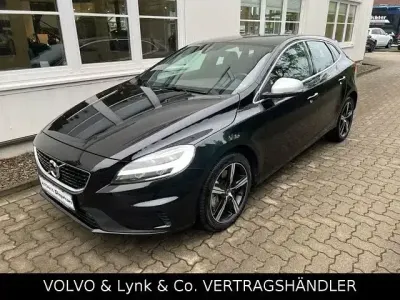 Gebraucht Volvo V40 R-Design 152 PS (111 kW) 2019 Schwarz Limousine