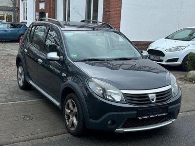 Grau Gebraucht 2010 Dacia Sandero Stepway Limousine | 2.950 € (Fairer Preis)