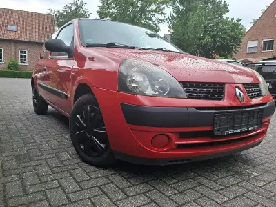 Gebraucht Renault Clio II 60 PS (44 kW) 2002 Rot Kleinwagen