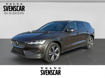 Gebraucht Volvo V60 CC Ultimate 197 PS (144 kW) 2023 Platinum grey metallic Kombi