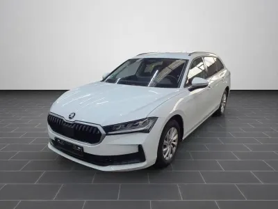 Gebraucht Skoda Superb Essence 150 PS (110 kW) 2025 Weiß Kombi