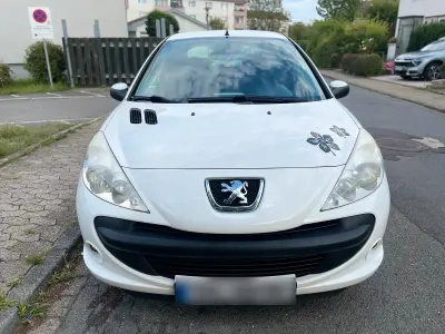 Gebraucht Peugeot 206+ 60 PS (44 kW) 2011 Weiß Kleinwagen