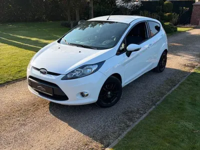 Używany Ford Fiesta Champions Edition 60 KM (44 kW) 2012 Biały Hatchback