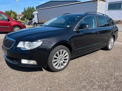 Gebraucht Skoda Superb Exclusive 140 PS (102 kW) 2013 Schwarz Kombi
