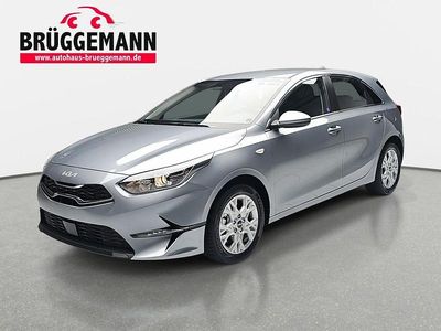 Neu Kia Ceed Comfort 140 PS (102 kW) 2026 Silber Kleinwagen