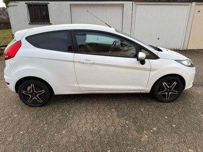 Usata Ford Fiesta 60 CV (44 kW) 2010 Bianco Utilitaria