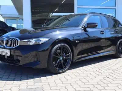 Gebraucht BMW 320e M Sport 204 PS (150 kW) 2023 Saphirschwarz Kombi